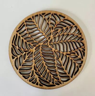 EMBELLISSEMENT EN BOIS - ROND AVEC FEUILLES