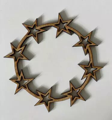 EMBELLISSEMENT EN BOIS - RONDE D\'ETOILES