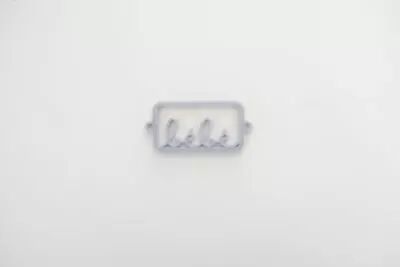 EMBELLISSEMENT ETIQUETTE PLEXI BEBE GRIS CLAIR