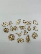 LOT DE 16 EMBELLISSEMENTS CARTON BOIS CANADA