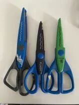 LOT DE 3 CISEAUX CRANT&Eacute;S