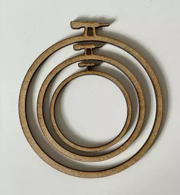 LOT EMBELLISSEMENTS EN BOIS - CERCLES A BRODER