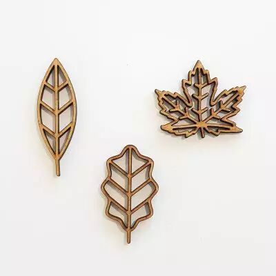LOT EMBELLISSEMENTS EN BOIS - FEUILLES