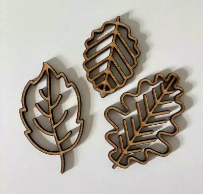 LOT EMBELLISSEMENTS EN BOIS - FEUILLES
