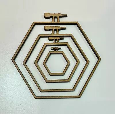 LOT EMBELLISSEMENTS EN BOIS - HEXAGONES A BRODER